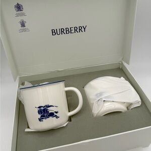 Burberry White and Navy Mug Set